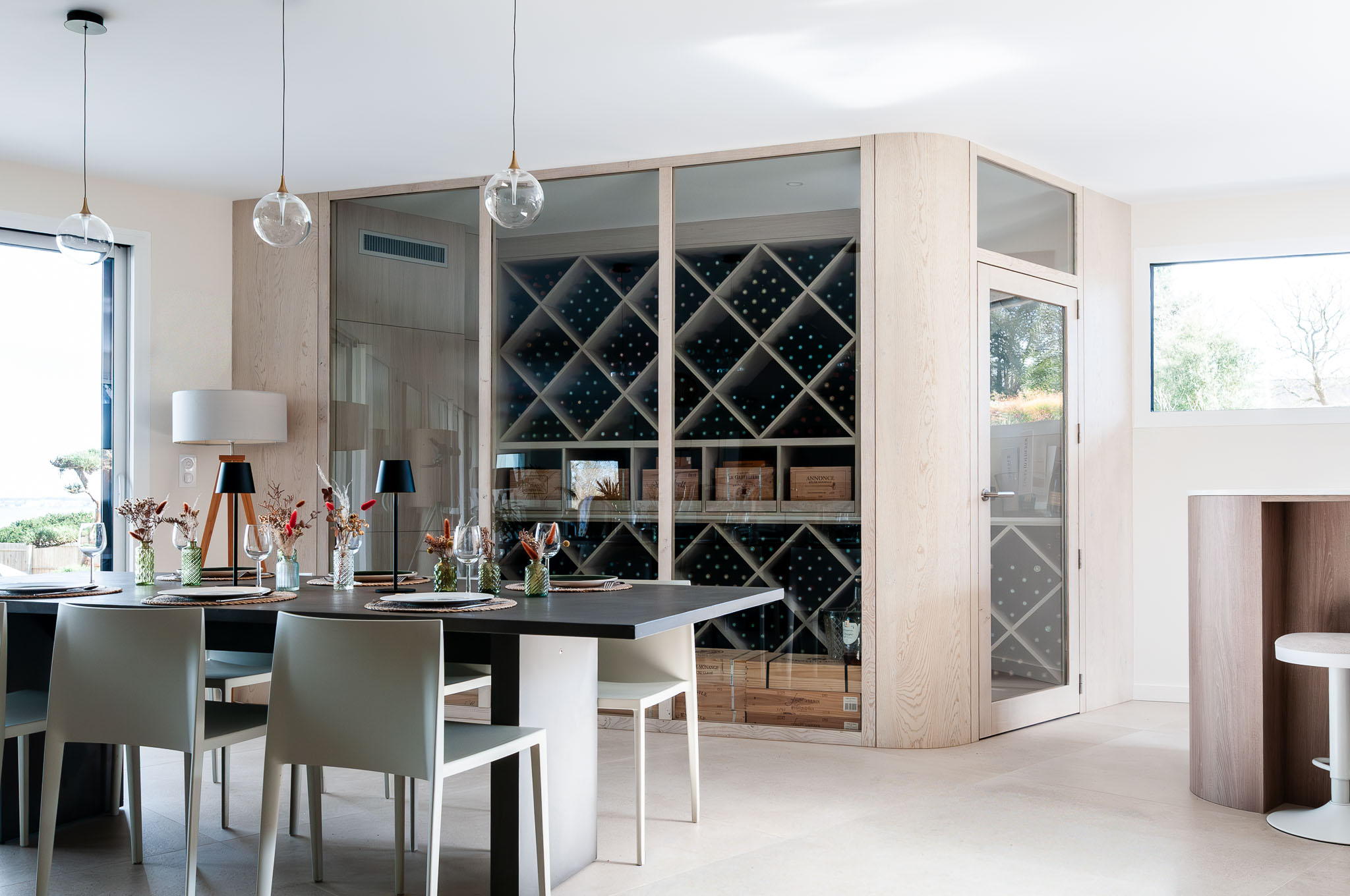 Aménagement cave à vin et bar - maison contemporaine fouesnant, finistère